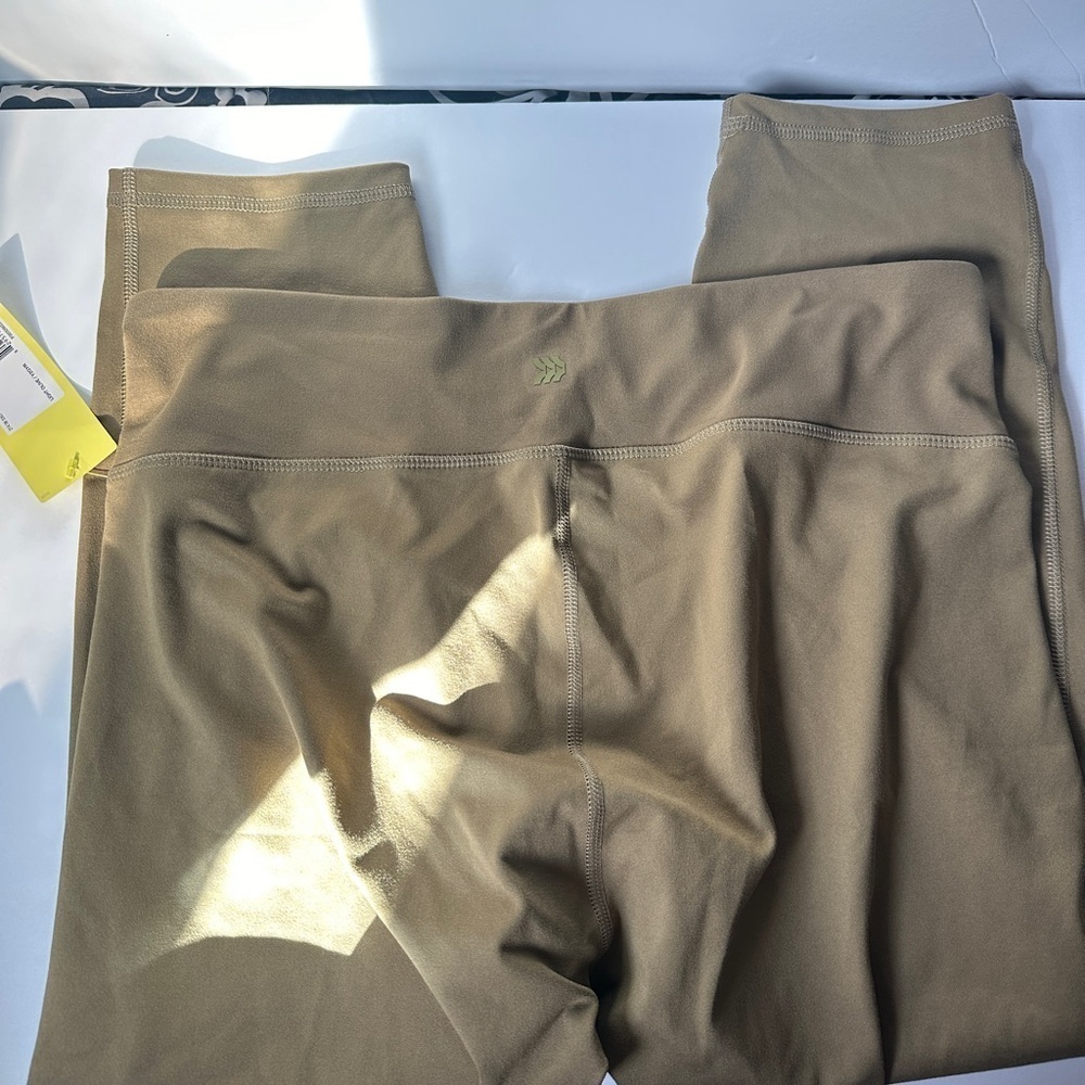 NWT All in motion olive green cropped leggings size XL - Picture 3 of 3